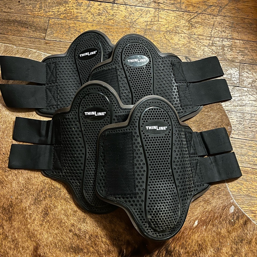 Set of 4 thin line closed front splint horse boots size FULL